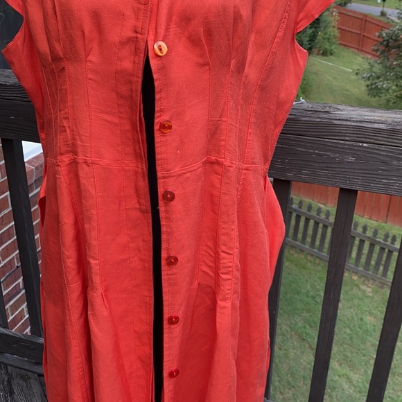 Appraisal Dress hidden button front closure. - Picture 6 of 10